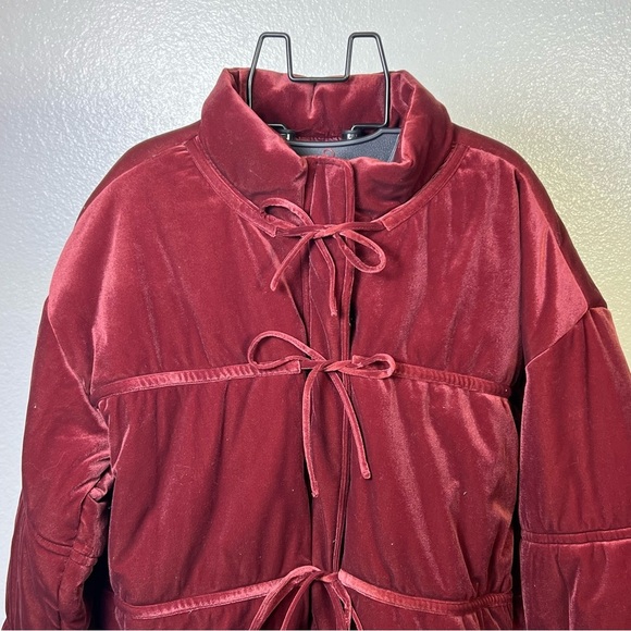 Future Collective Women's Velvet Bow-Tie Puffer Jacket
- Burgundy 1X - Picture 2 of 9
